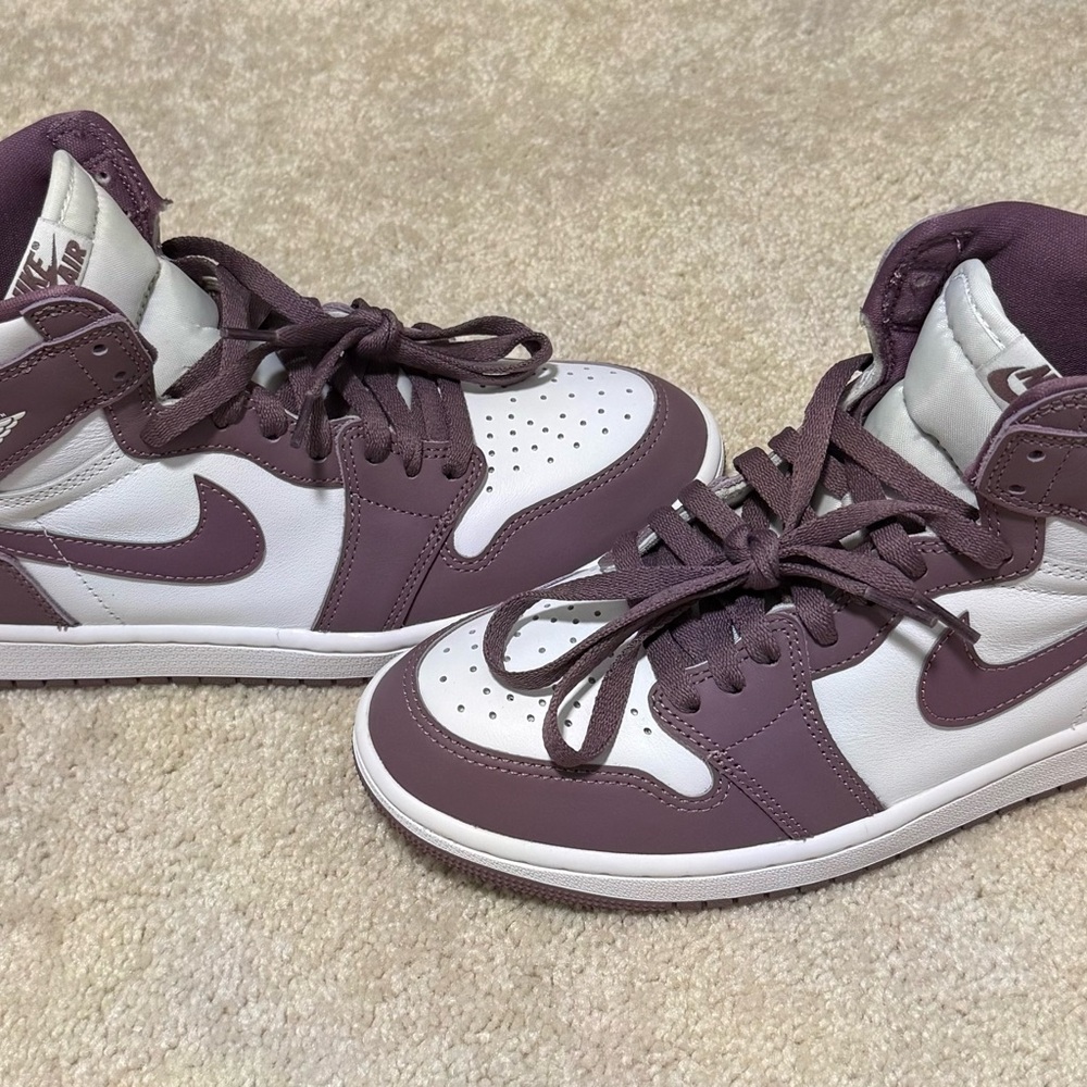 Nike High-Top Sneakers in White and Mauve